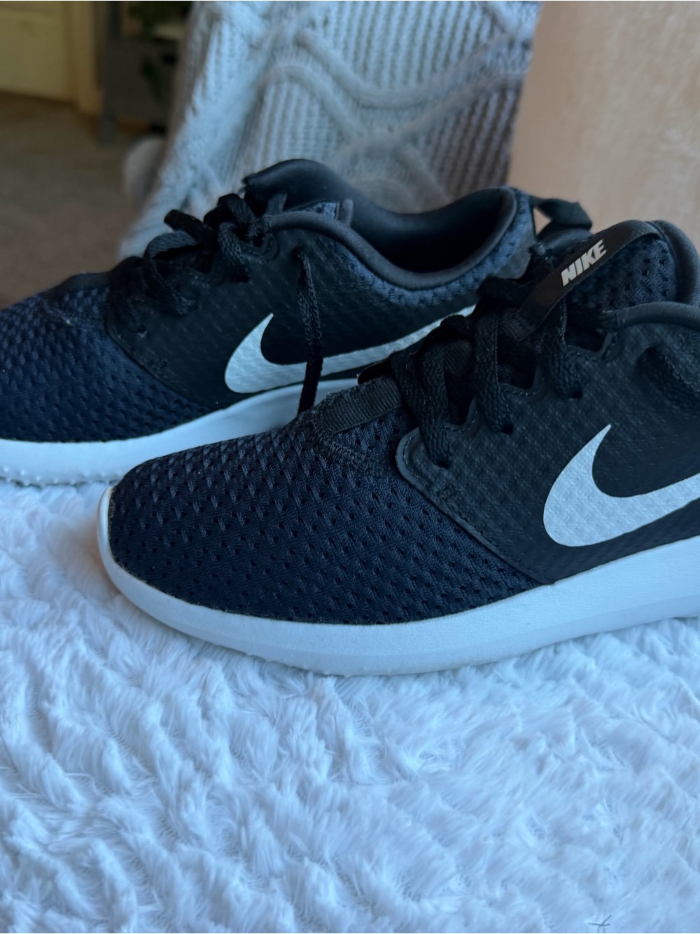 Nike Women’s Golf Roshe  Black and White Mesh Sneakers